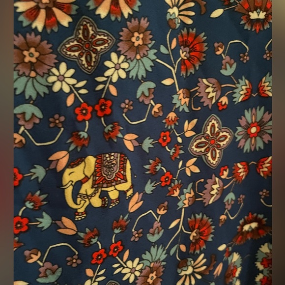 Love1 forever21 Xs slouchy chiffon blouse with elephant pattern. - Picture 8 of 11